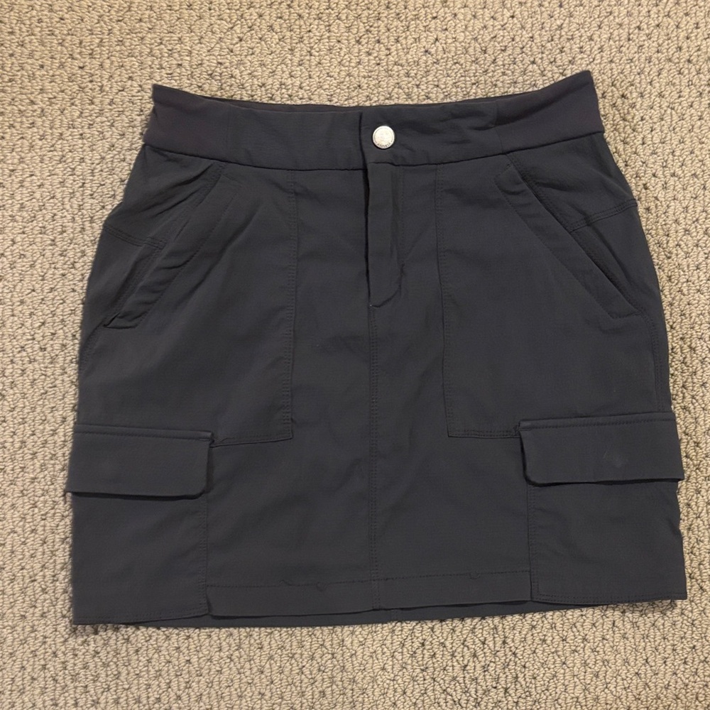 Athleta Trekkie Cargo Hiking Travel Skort in Gray